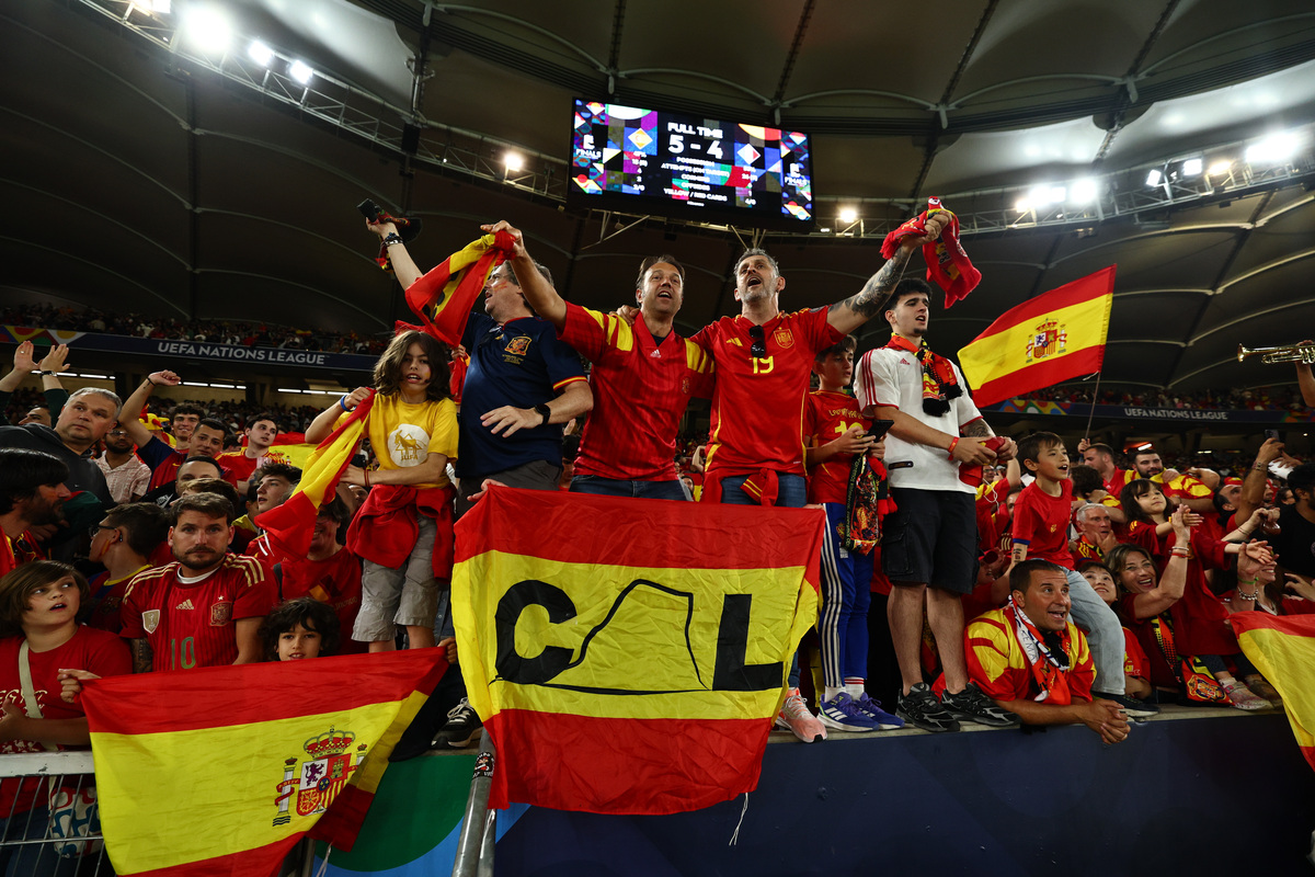 国内球队在大洲杯赛中表现出色，赢得球迷喝彩的简单介绍